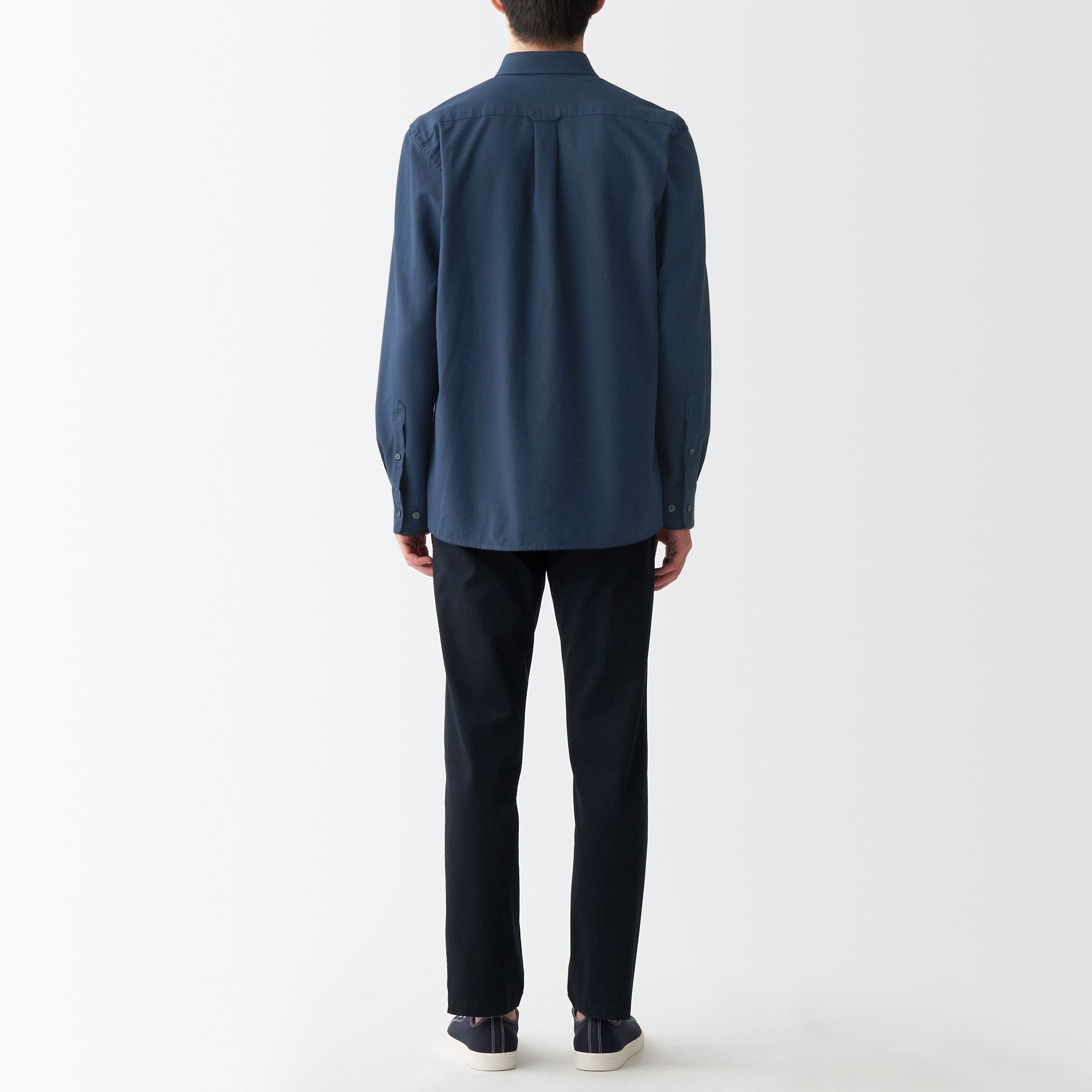 Men's Washed Oxford Collared Long Sleeve Button Down Shirt