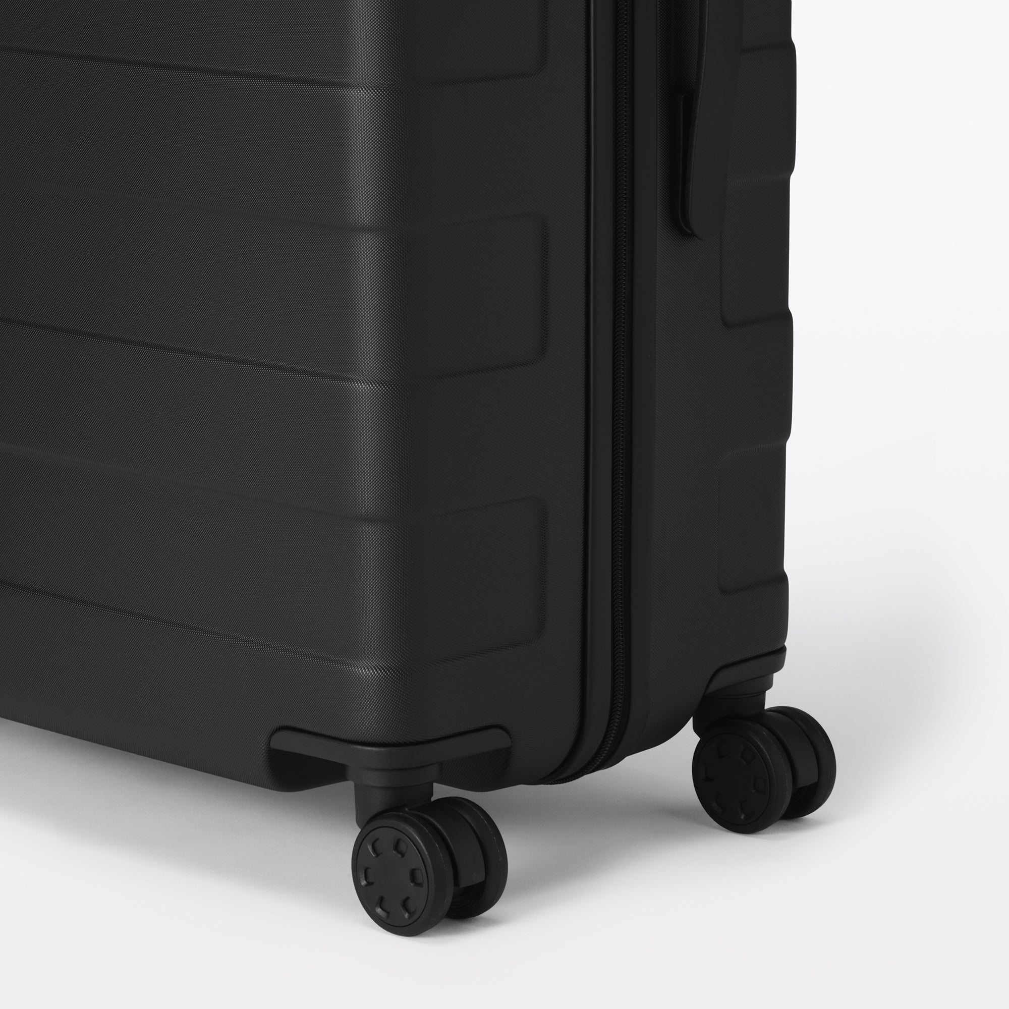 Hard Shell Suitcase 75L | Check-In