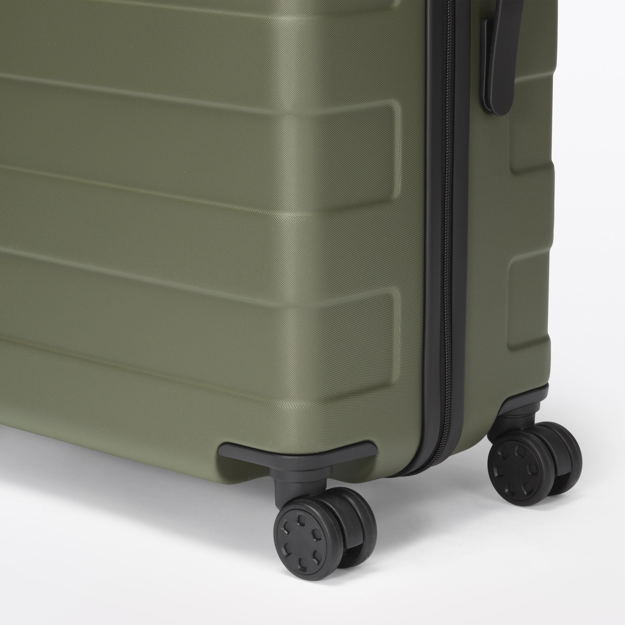 Hard Shell Suitcase 75L | Check-In