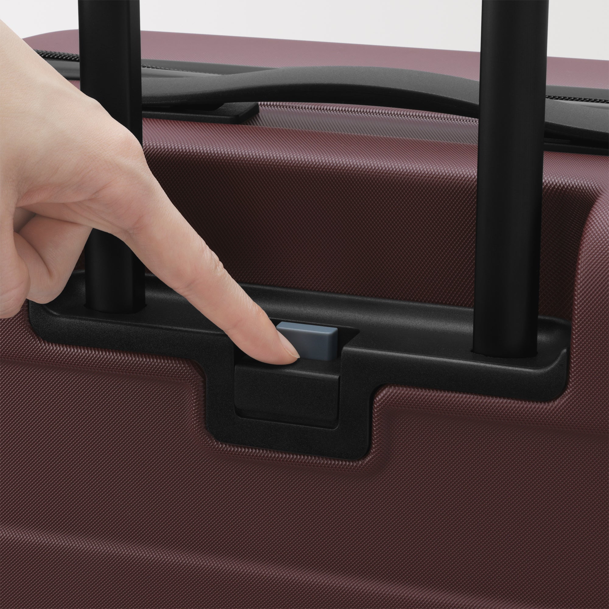 Hard Shell Suitcase 75L | Check-In