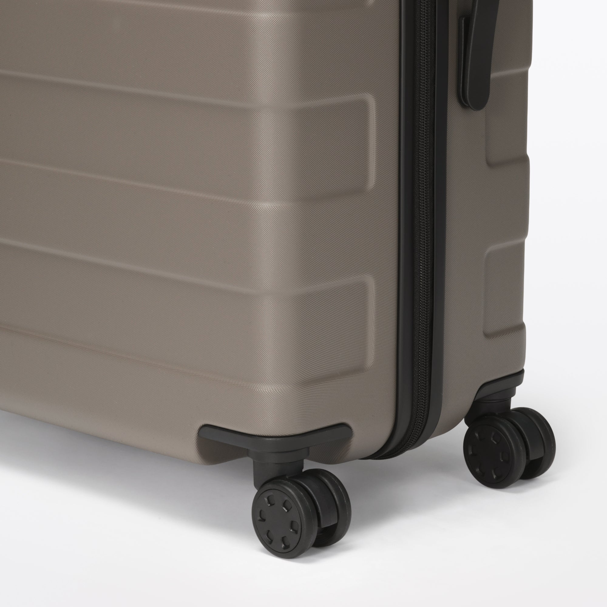 Hard Shell Suitcase 75L | Check-In