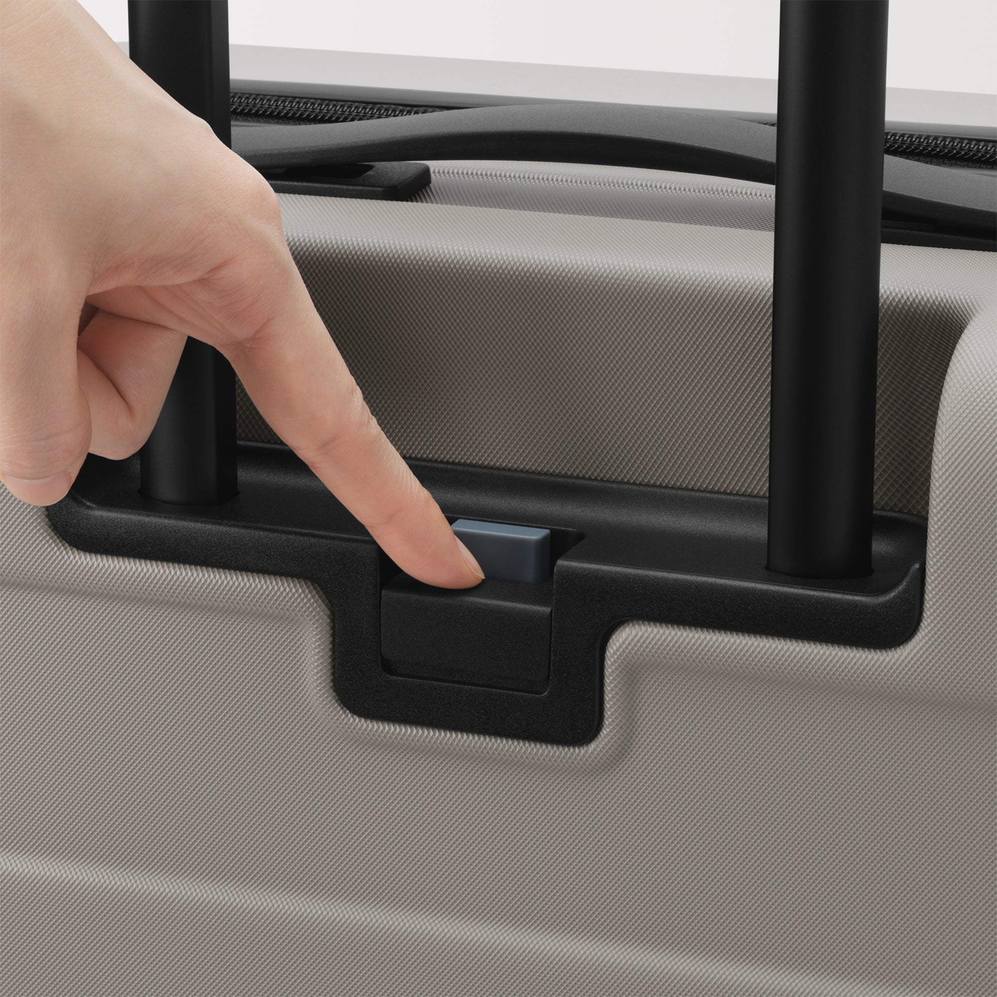 Hard Shell Suitcase 75L | Check-In