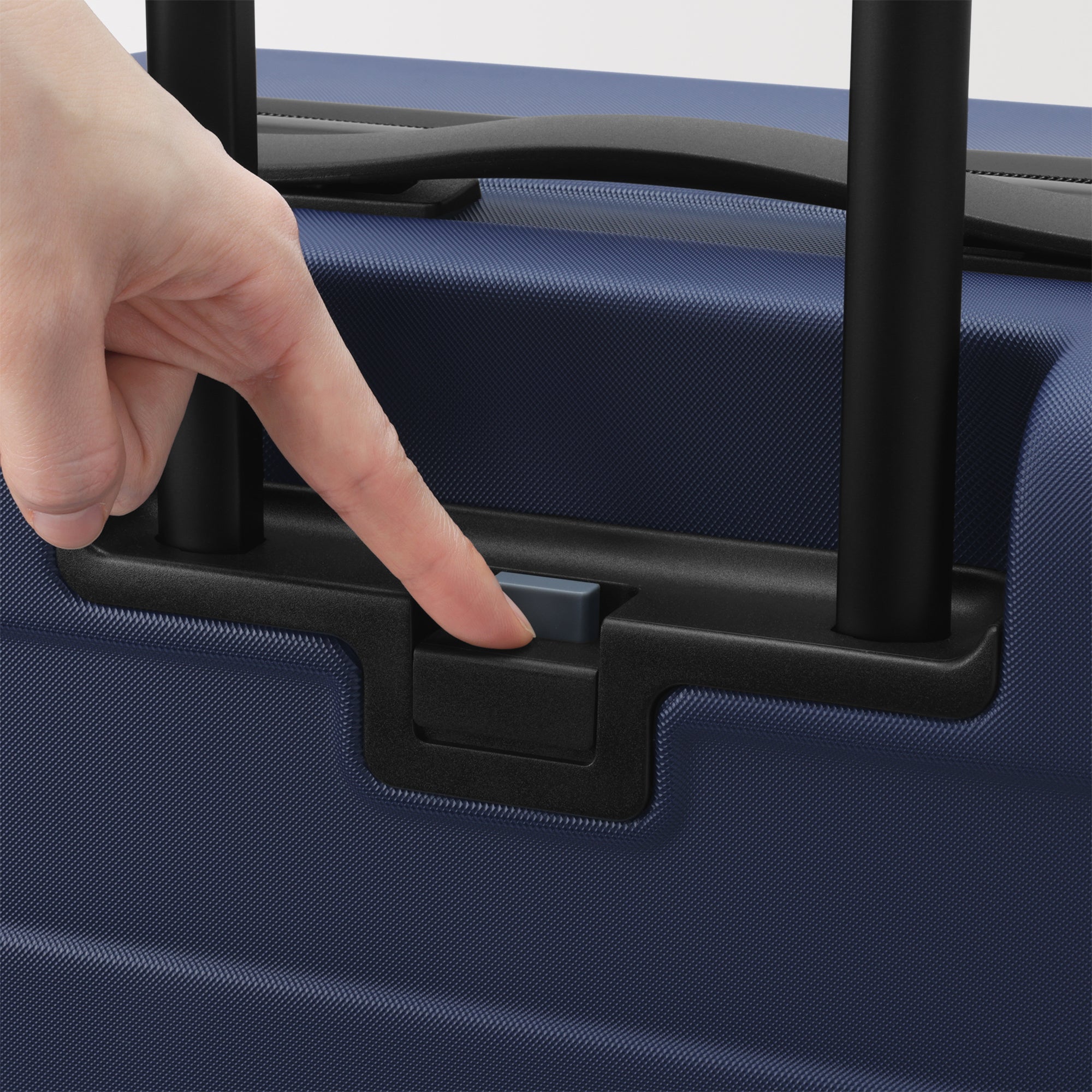 Hard Shell Suitcase 105L | Check-In
