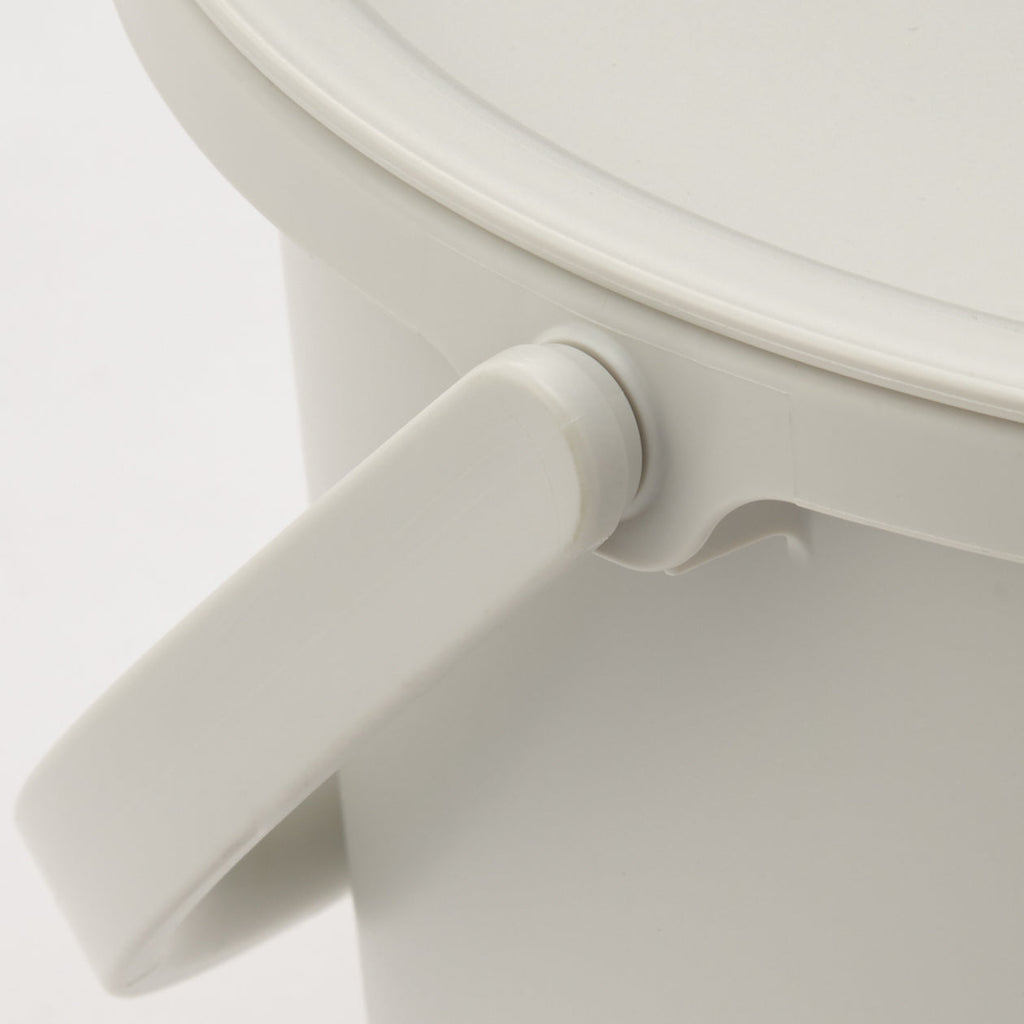 Bucket With Lid