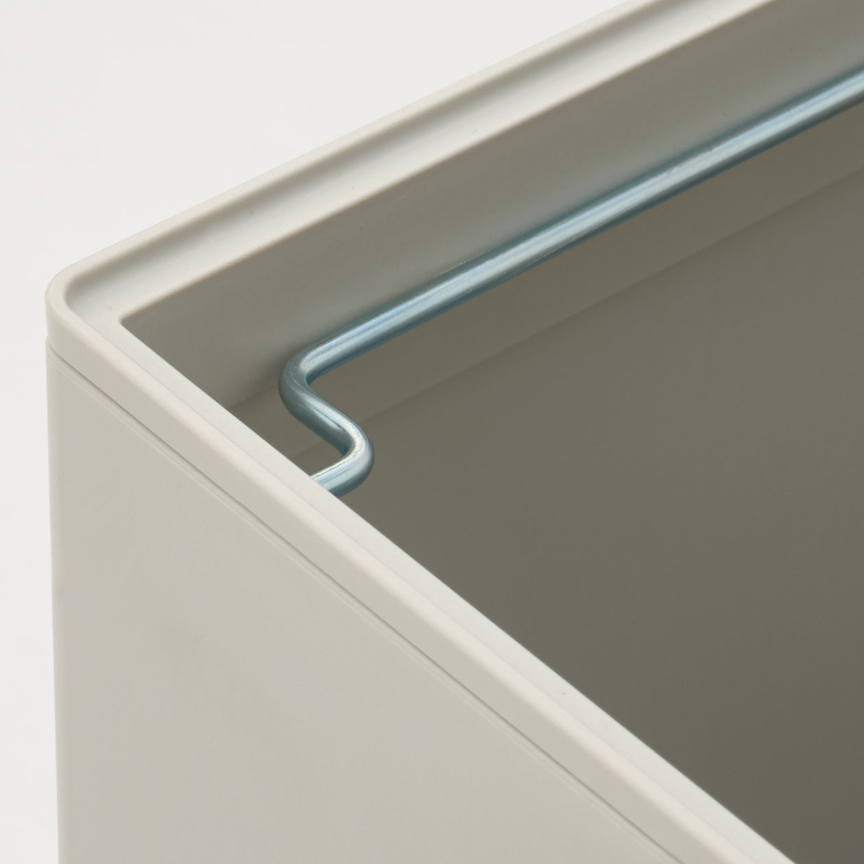 Polypropylene Dust Bin with Lid