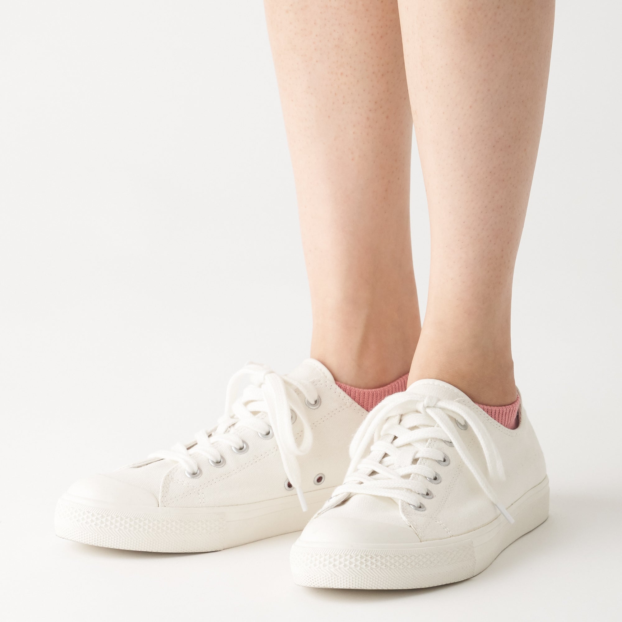 Good Fit Right Angle Sneaker-In Socks