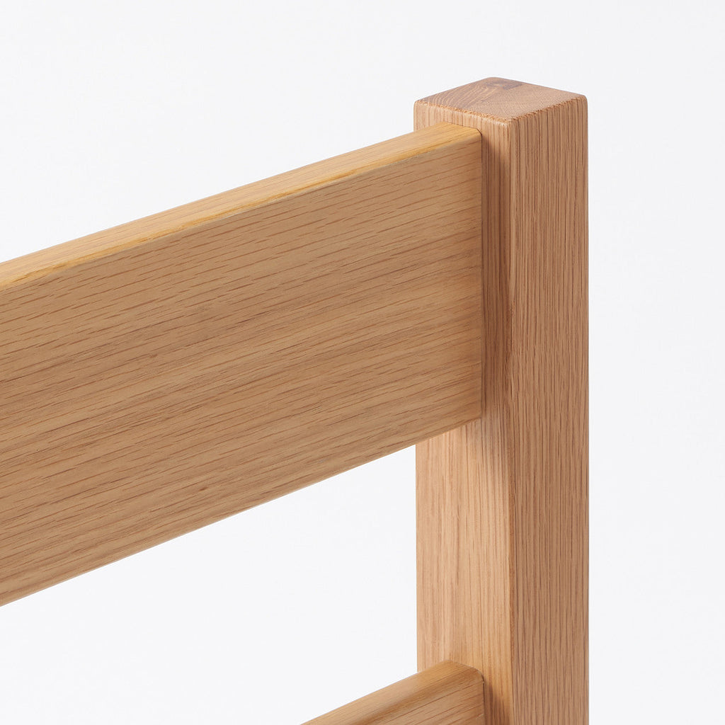 [HD] Wooden Bed