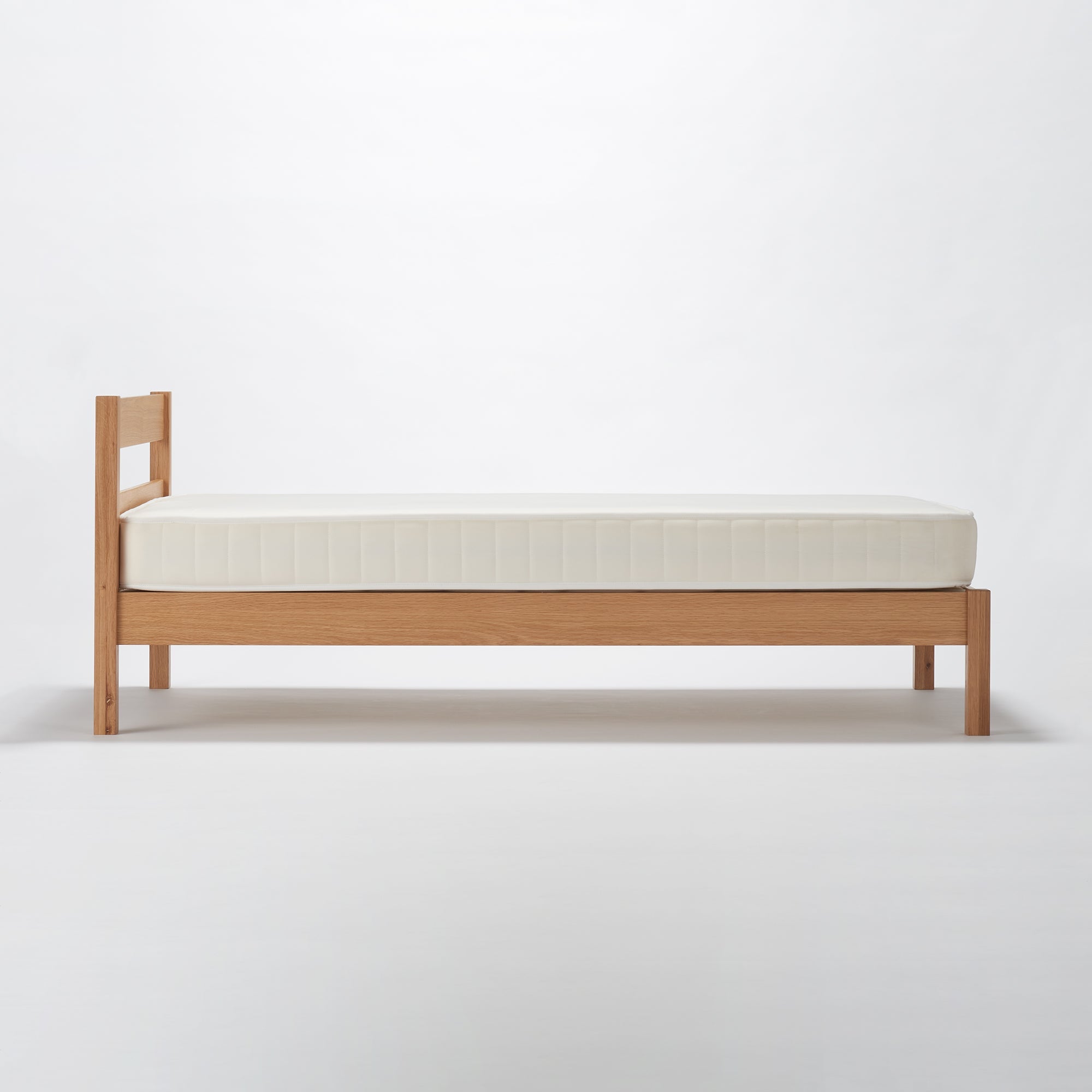 [HD] Wooden Bed