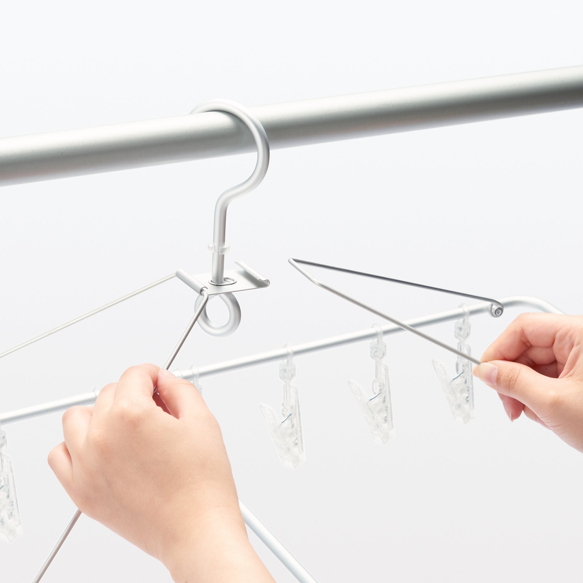 Aluminum Hanger with Pegs