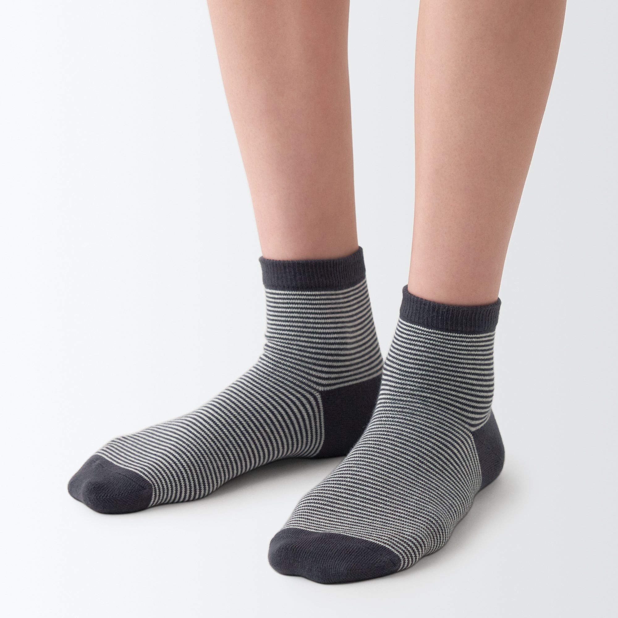 Right Angle Loose Top Short Socks