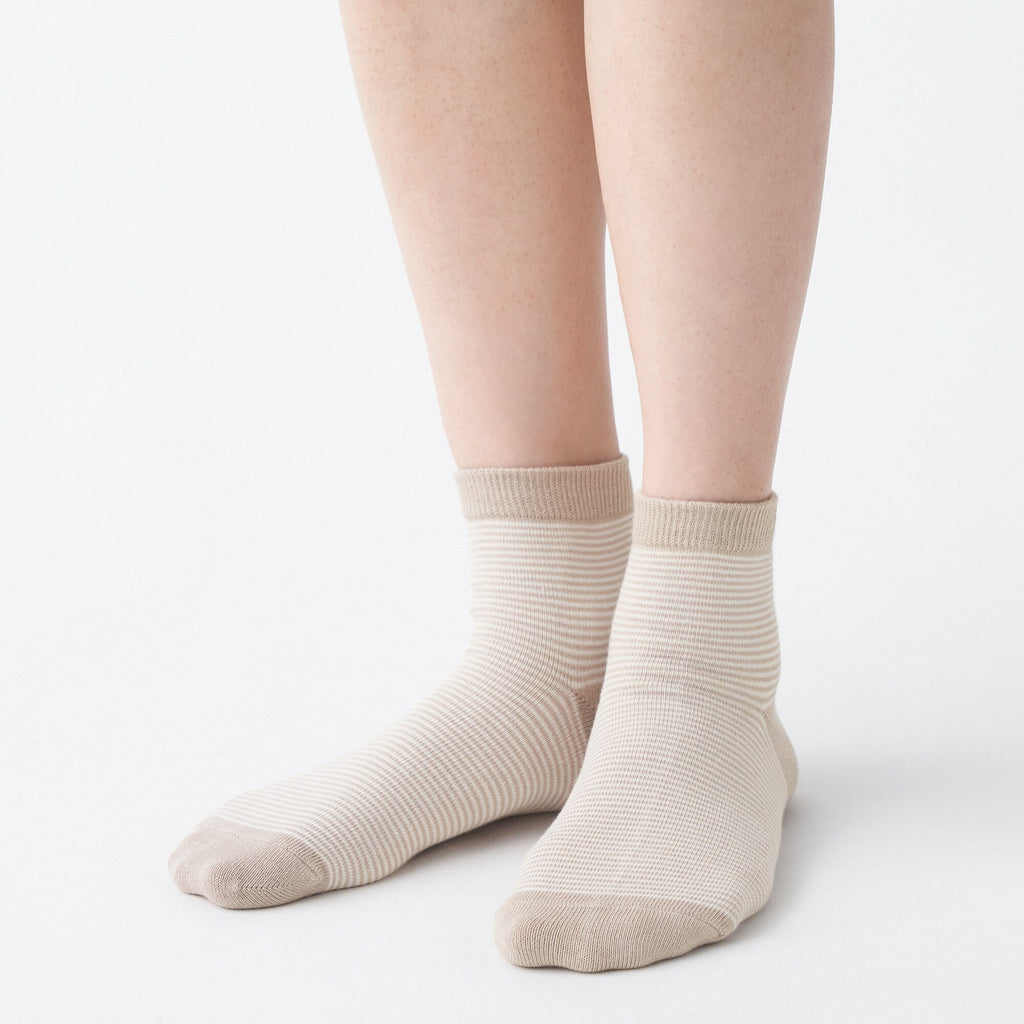 Right Angle Loose Top Short Socks
