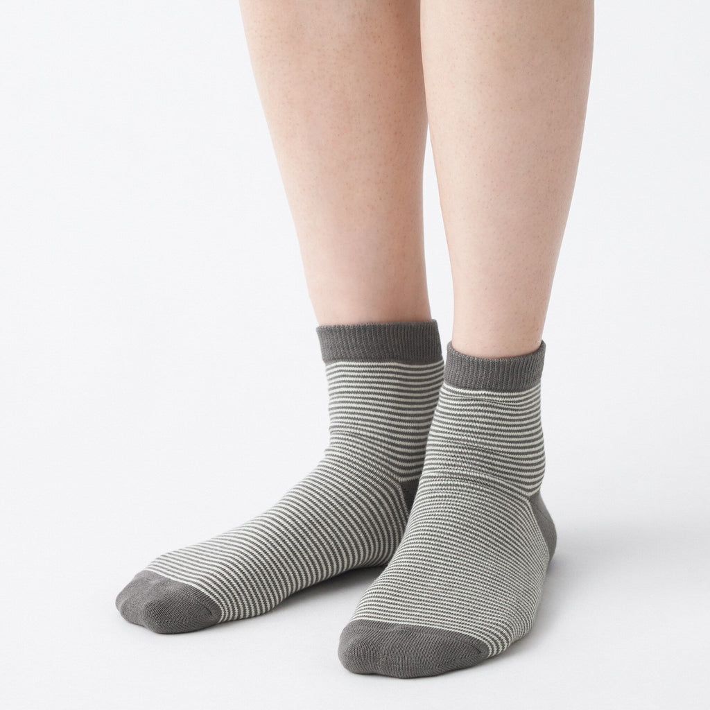 Right Angle Loose Top Short Socks