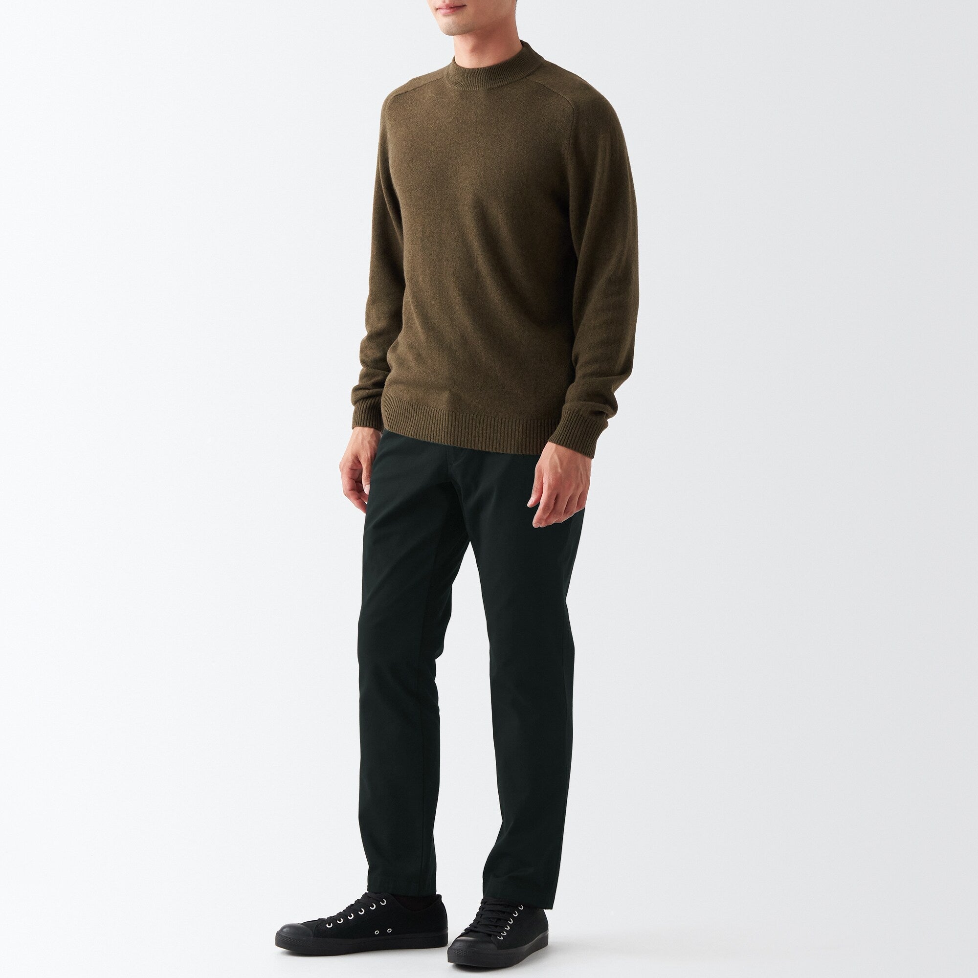 Men's 4-Way Stretch Chino Slim Pants (L30)
