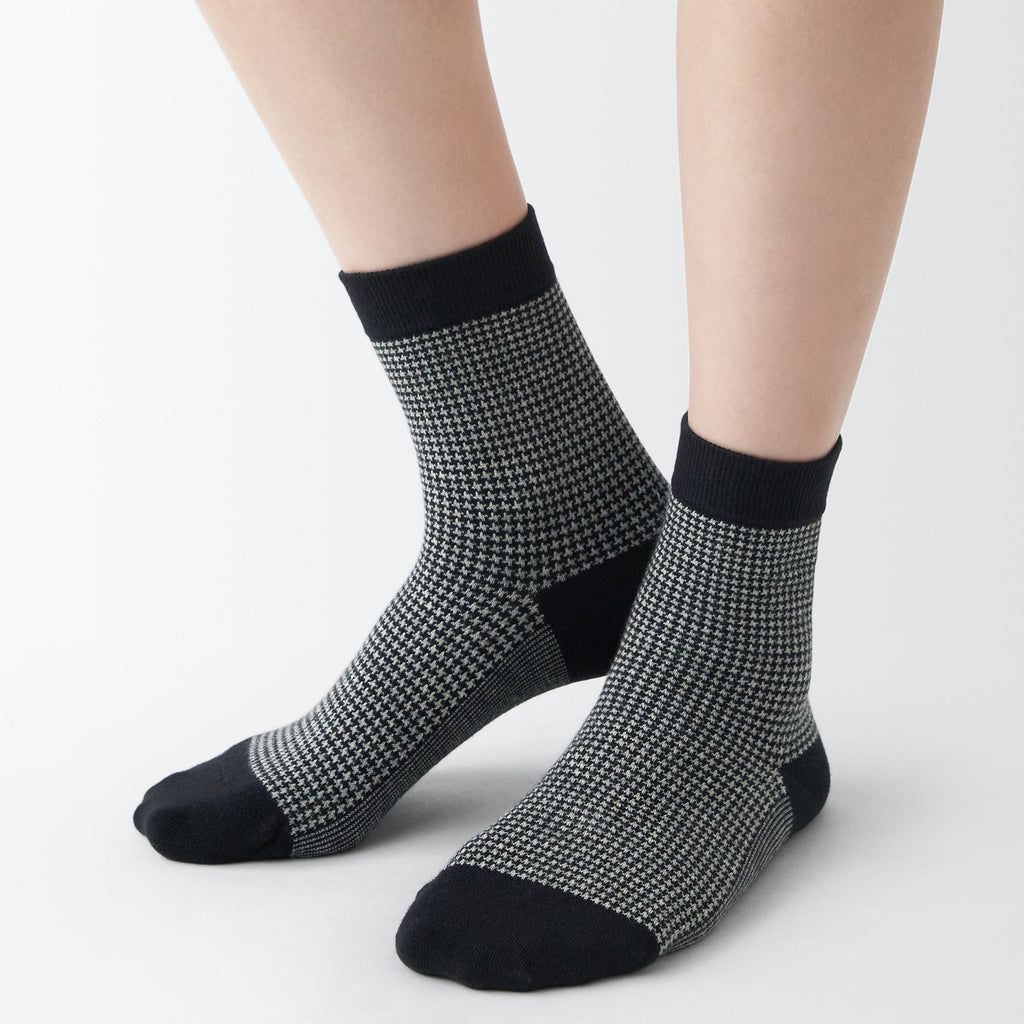 Right Angle Loose Top Short Socks - Houndstooth Pattern