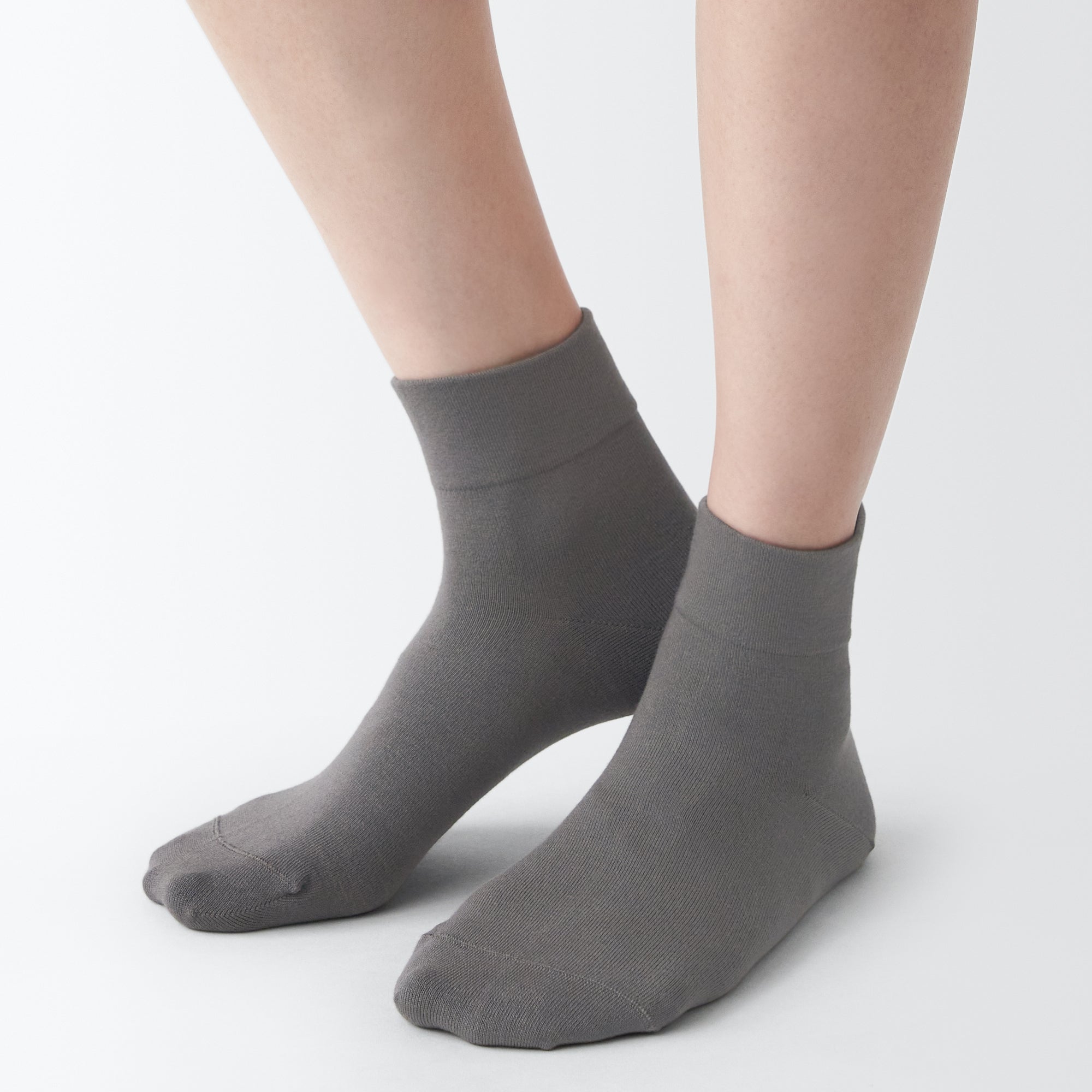 Right Angle Loose Top Short Socks
