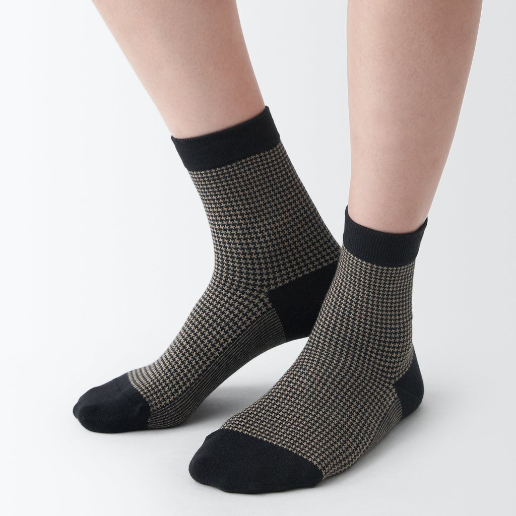 Right Angle Loose Top Short Socks - Houndstooth Pattern