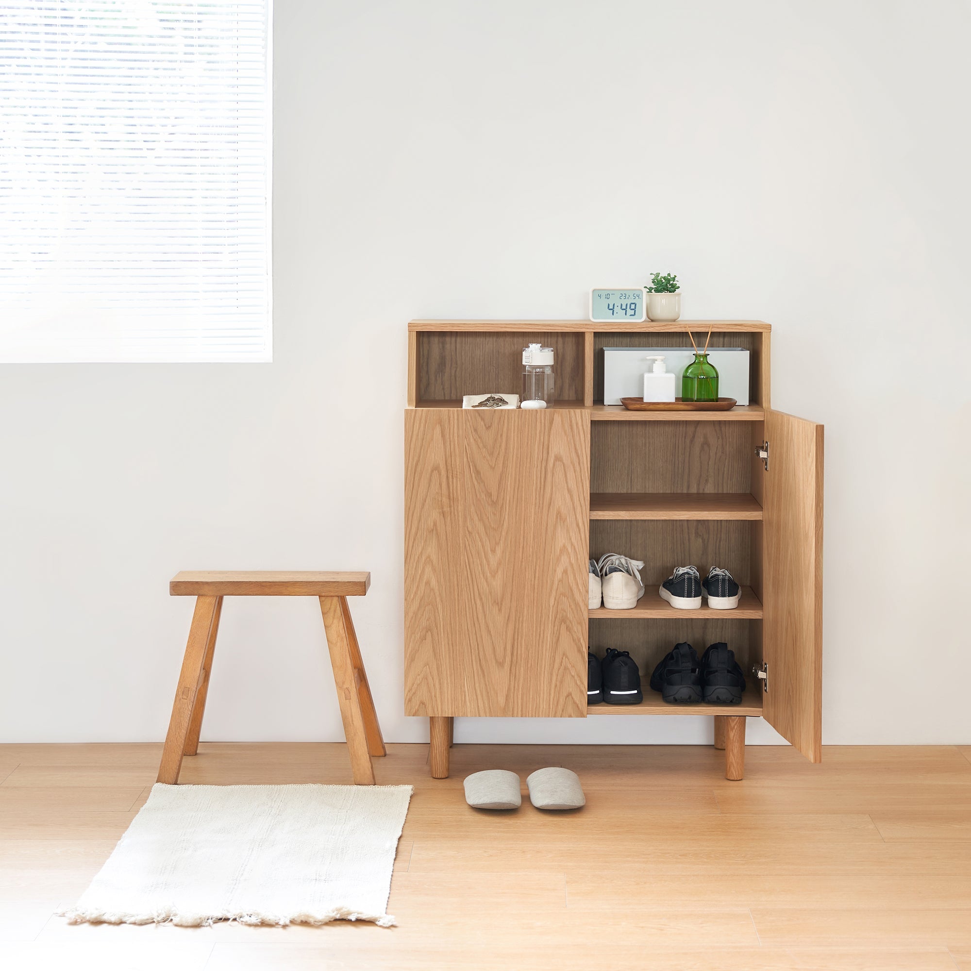 [HD] Oak Shoe Cabinet Secondary image