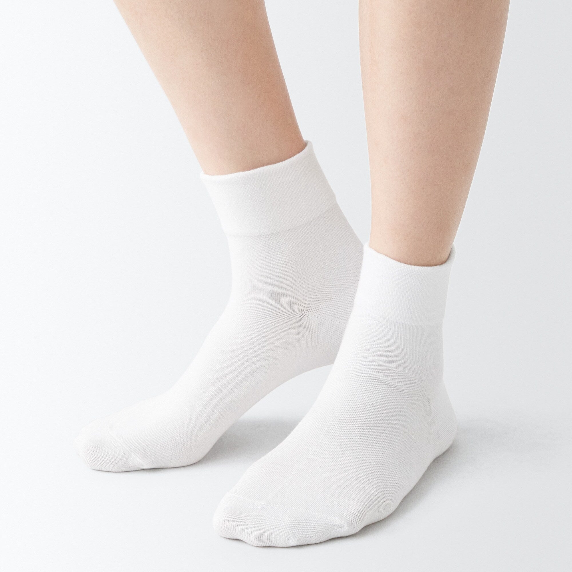 Right Angle Loose Top Short Socks