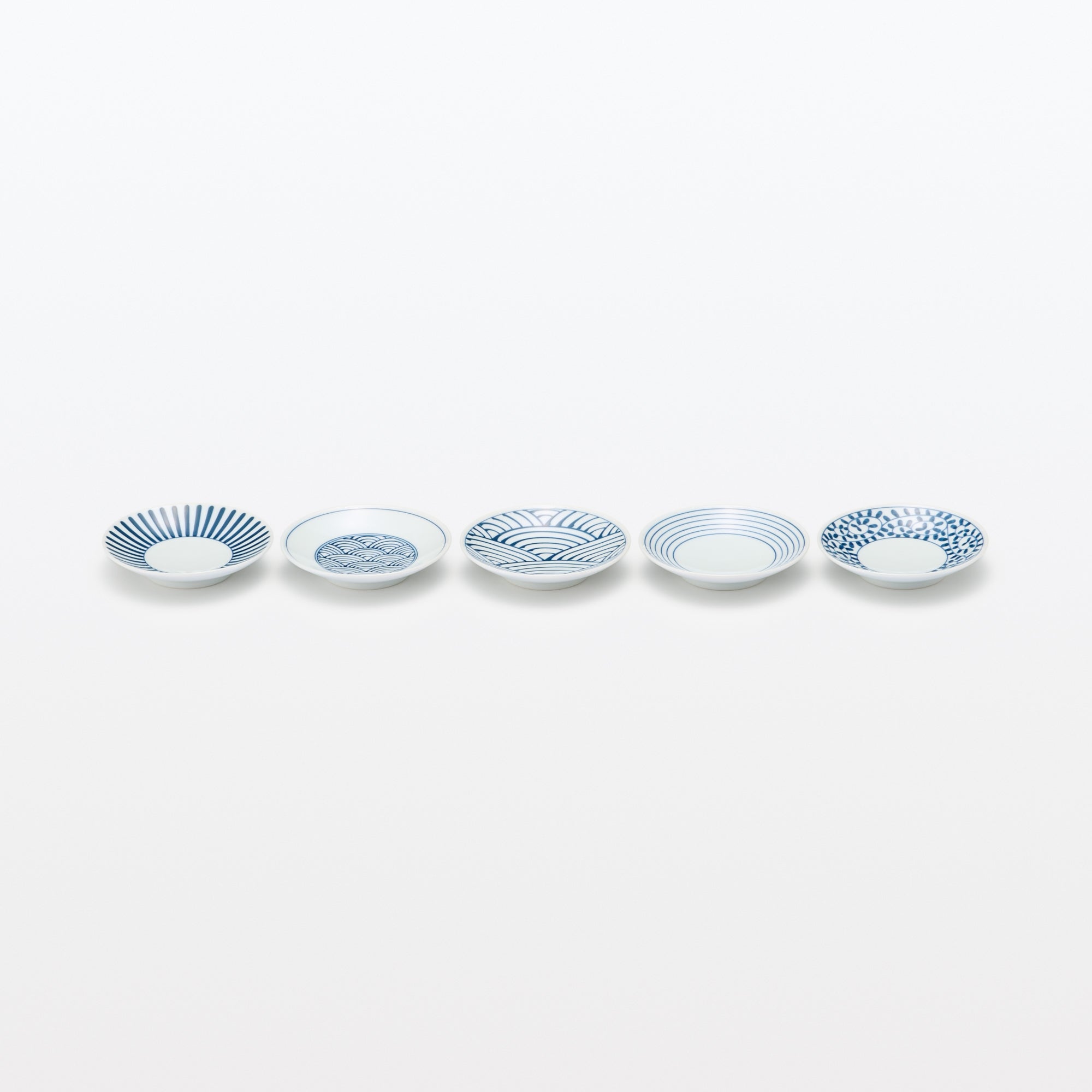 Hasami Ware Small Plate - Arabesque Pattern