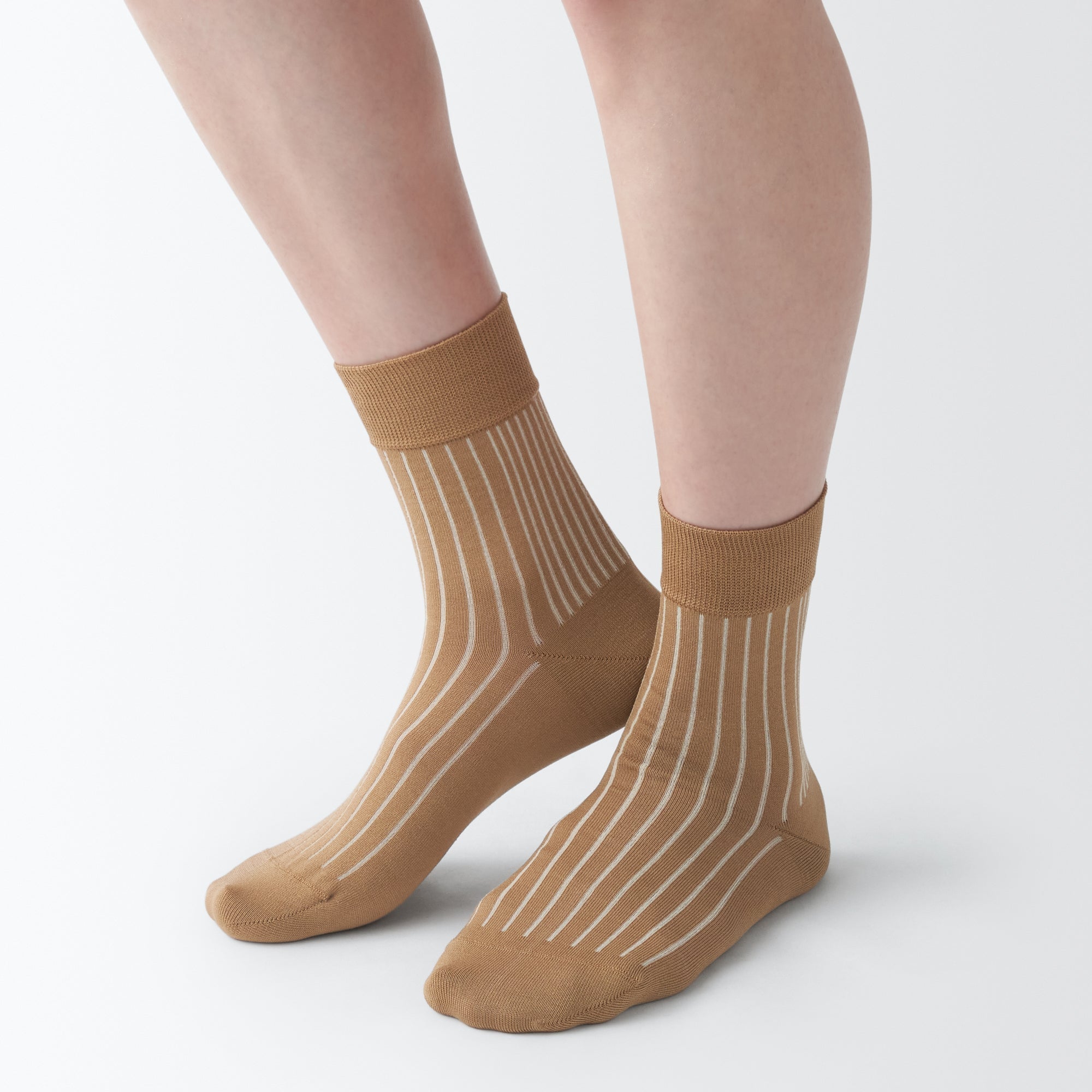 Lustrous Cotton Yarn Short Socks