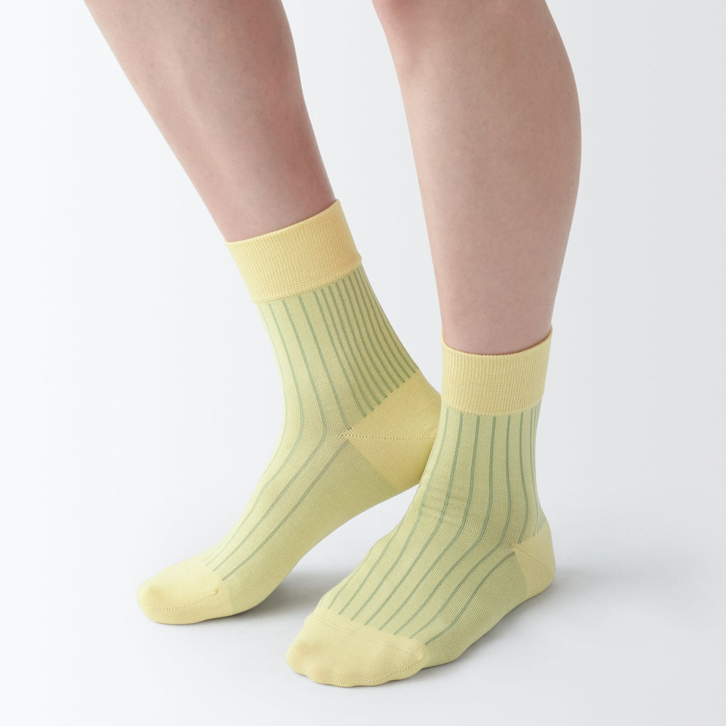 Lustrous Cotton Yarn Short Socks