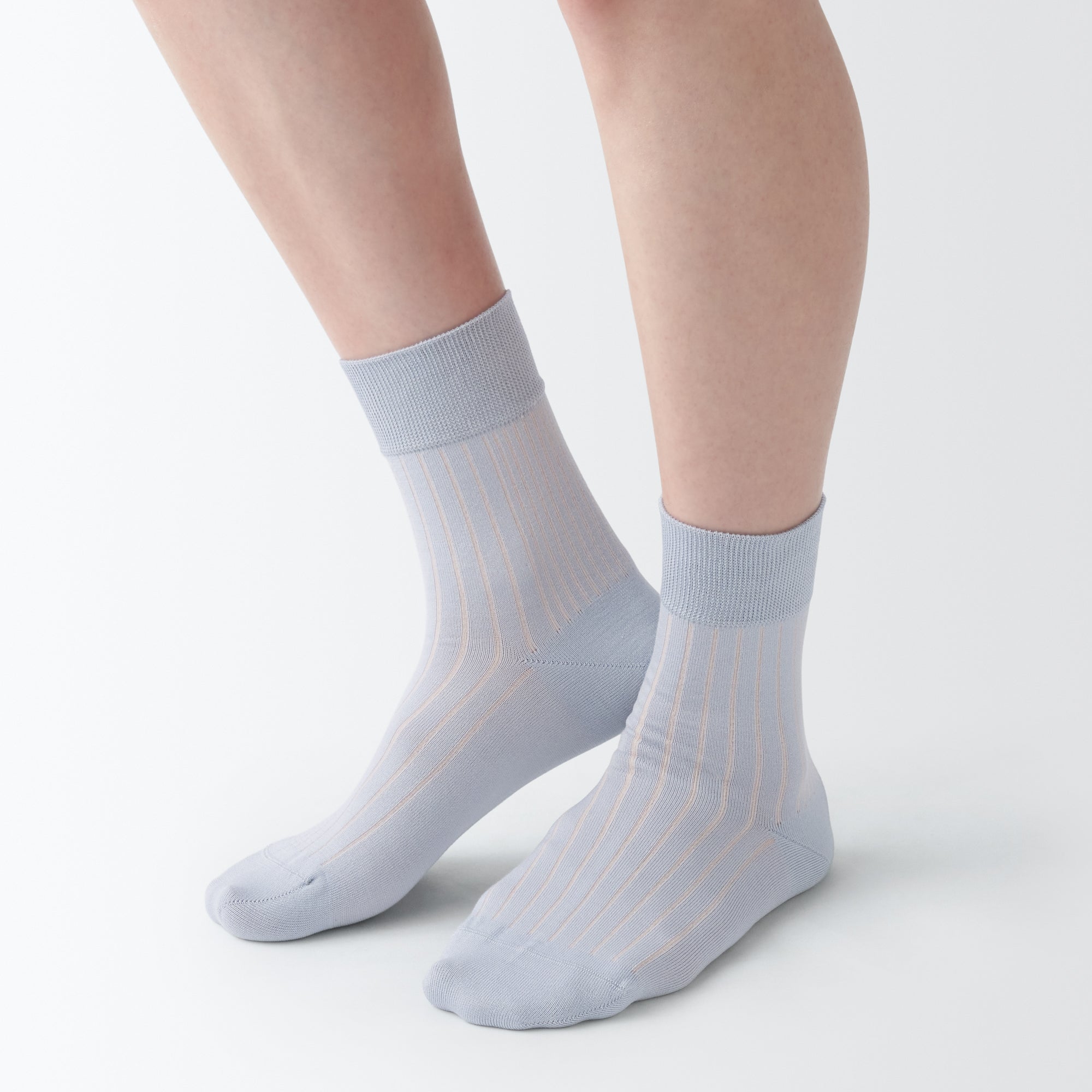 Lustrous Cotton Yarn Short Socks