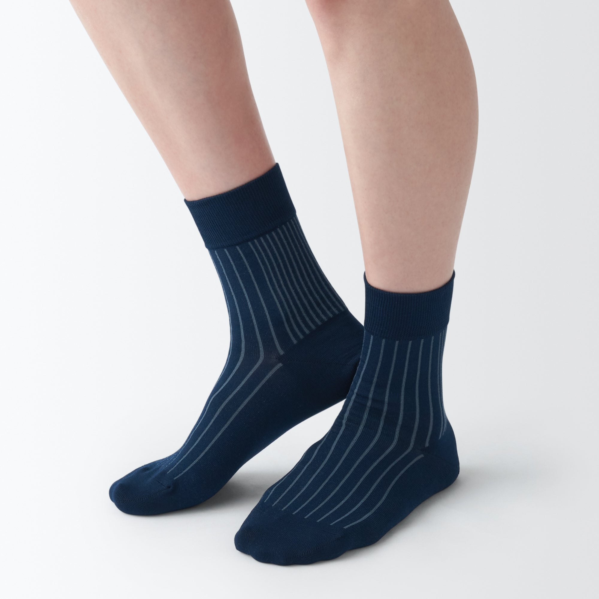 Lustrous Cotton Yarn Short Socks