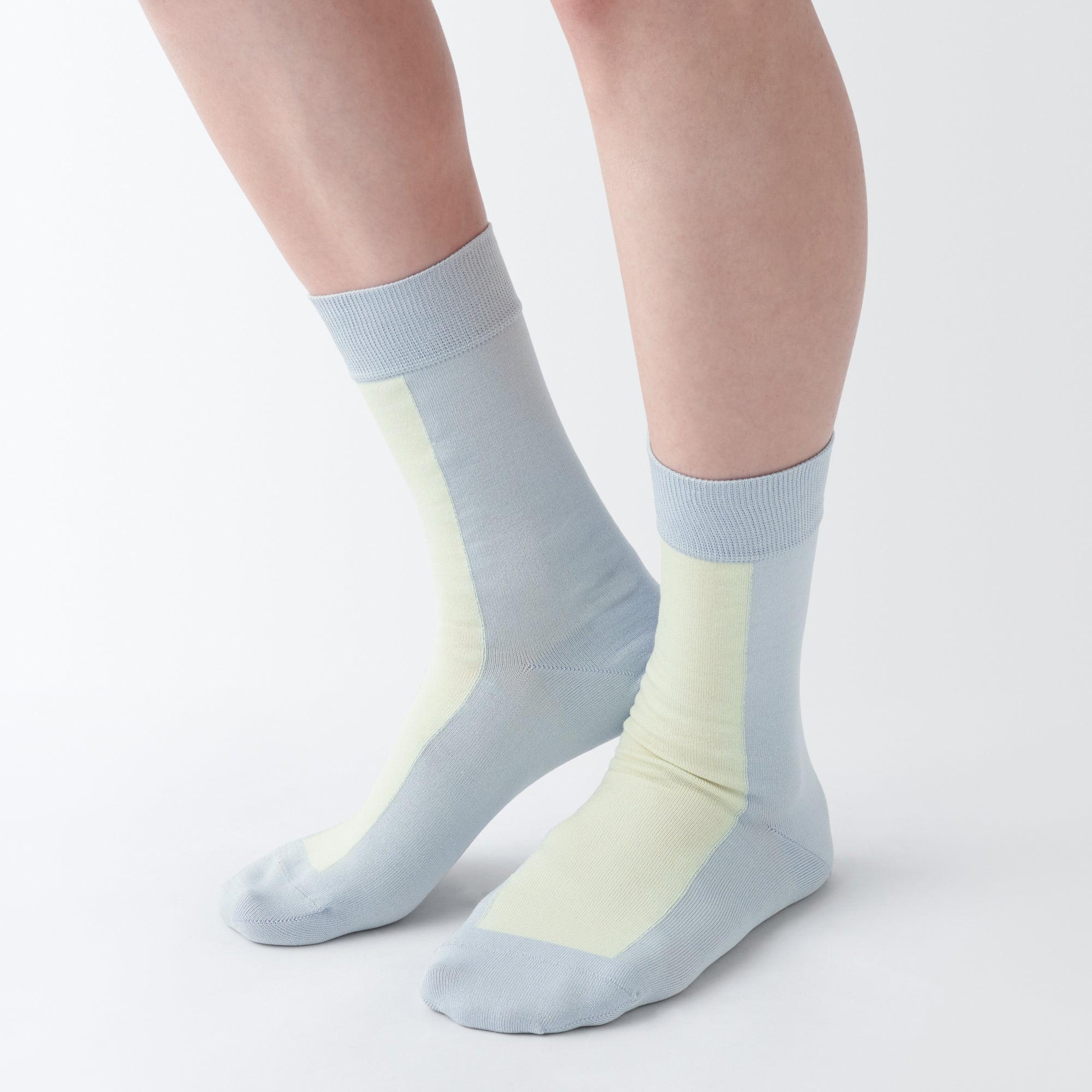 Lustrous Cotton Yarn Patterned Socks