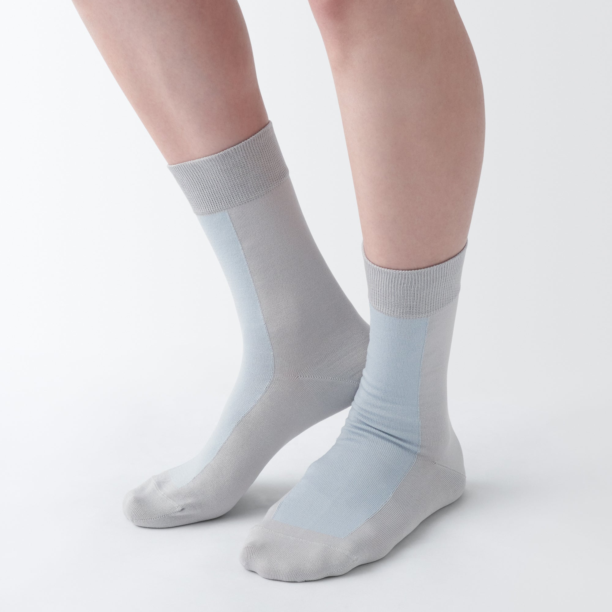 Lustrous Cotton Yarn Patterned Socks