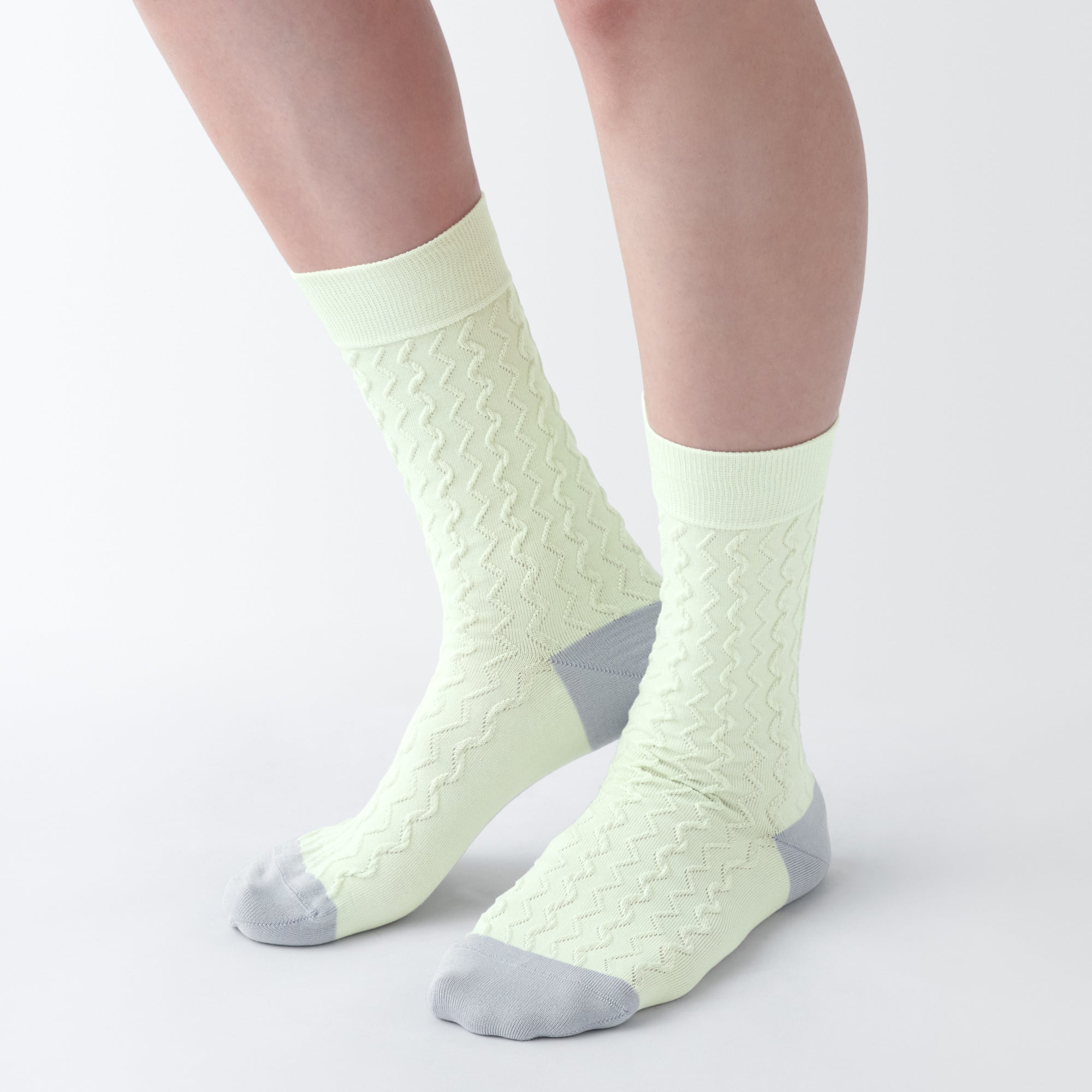 Lustrous Cotton Yarn Pattern Stitch Socks