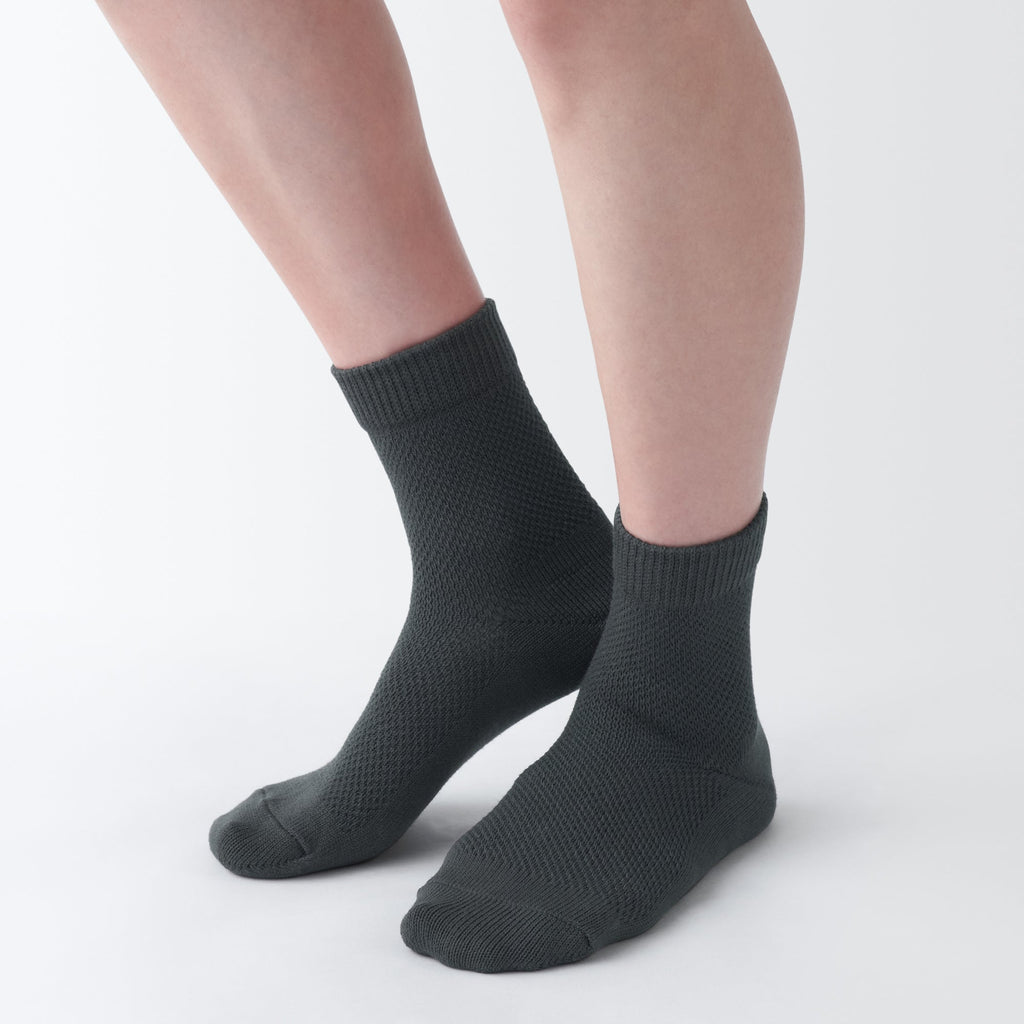 Right Angle Loose Top Loose Mesh Socks