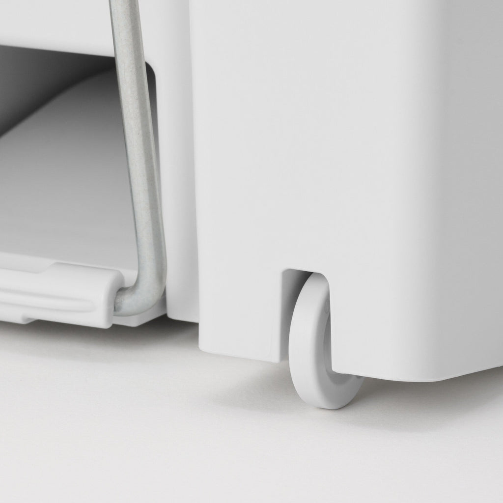 Polypropylene Pedal Dust Bin with Double-Hinged Lid - 5.6 gal