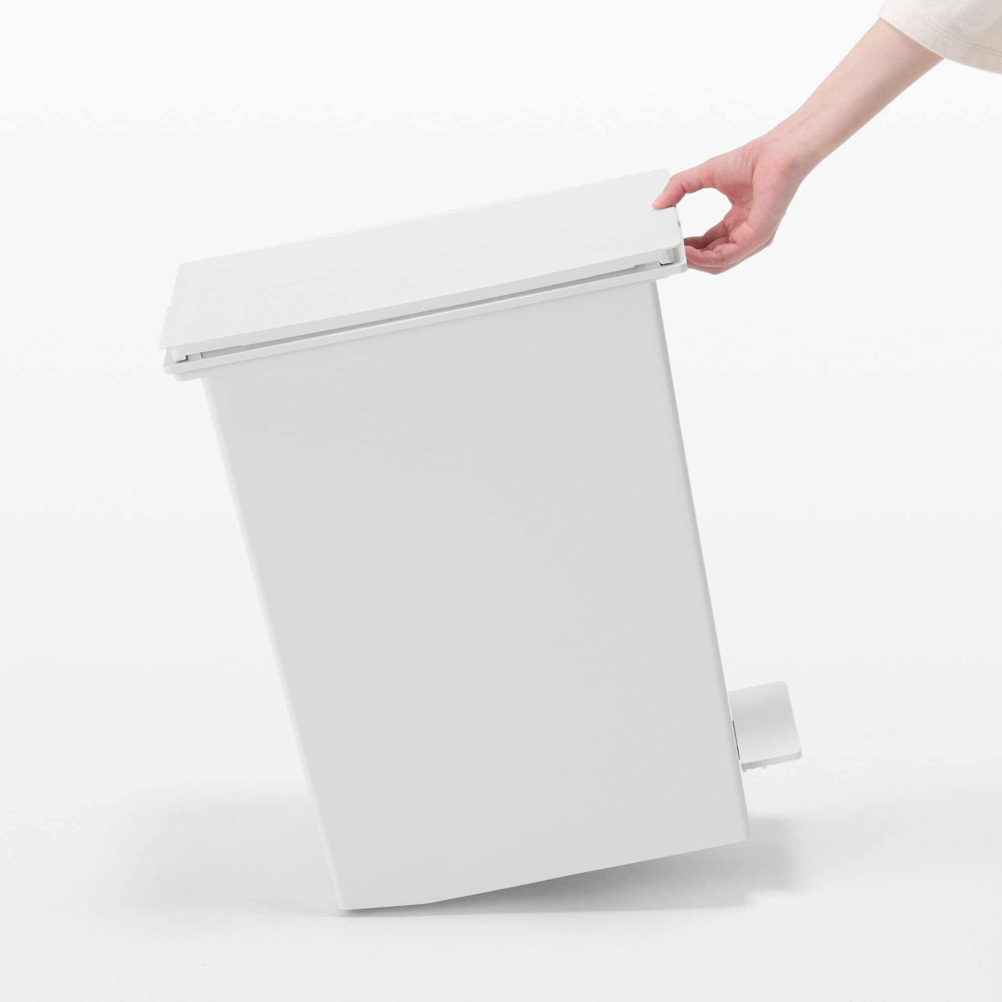 Polypropylene Pedal Dust Bin with Double-Hinged Lid - 9.3 gal