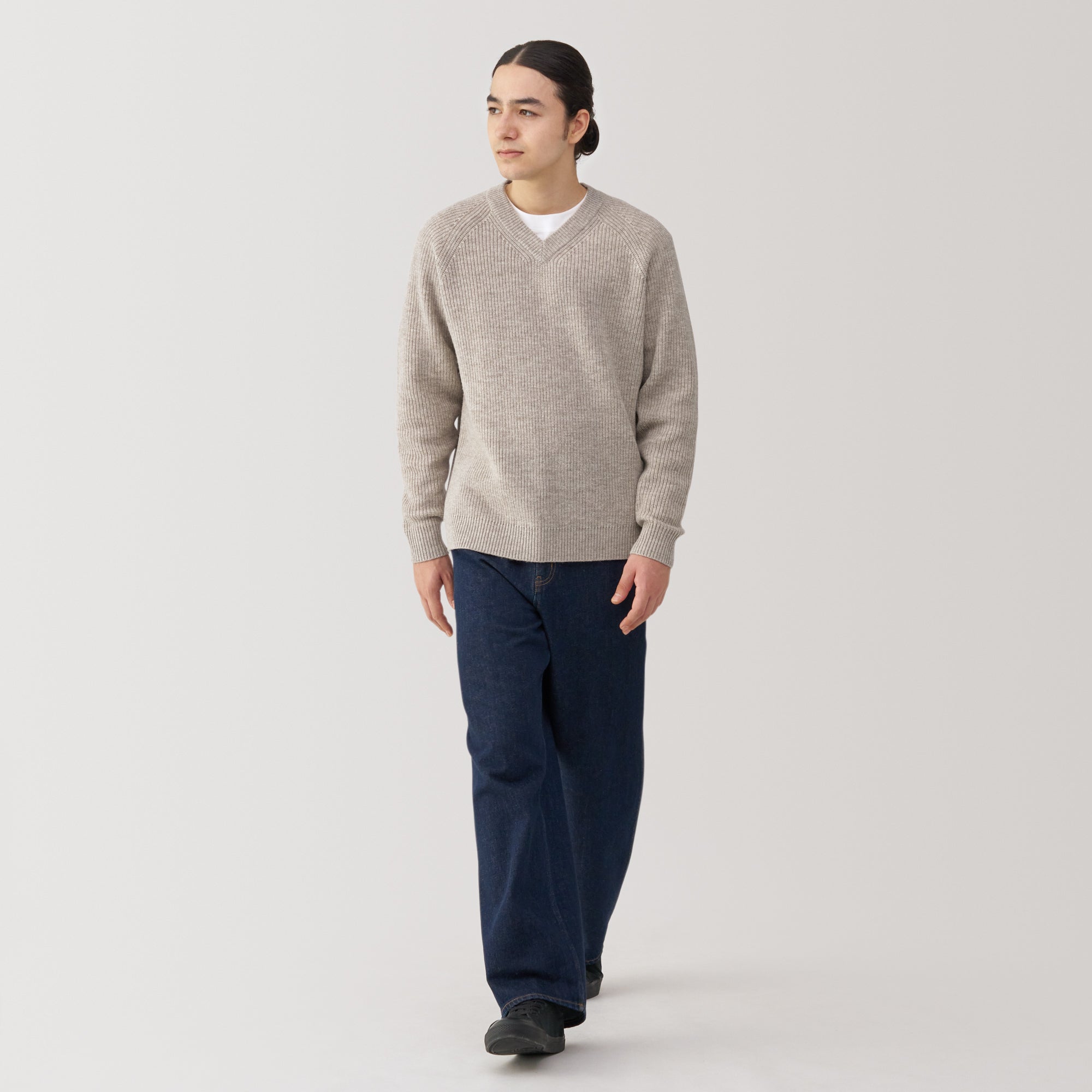 Men's Mid-Gauge V Neck Sweater