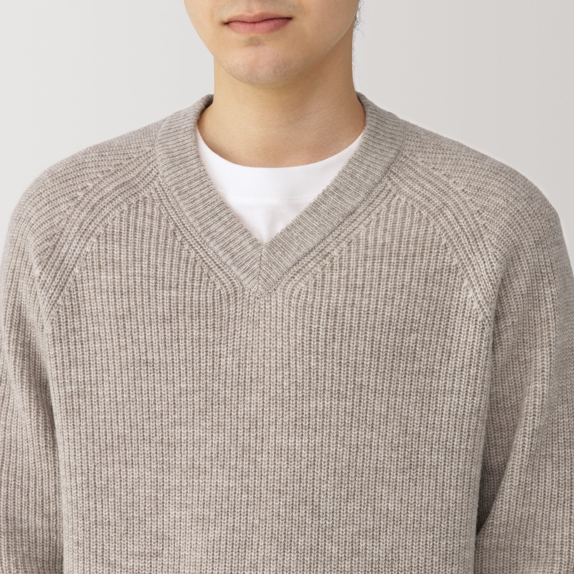 Men's Mid-Gauge V Neck Sweater