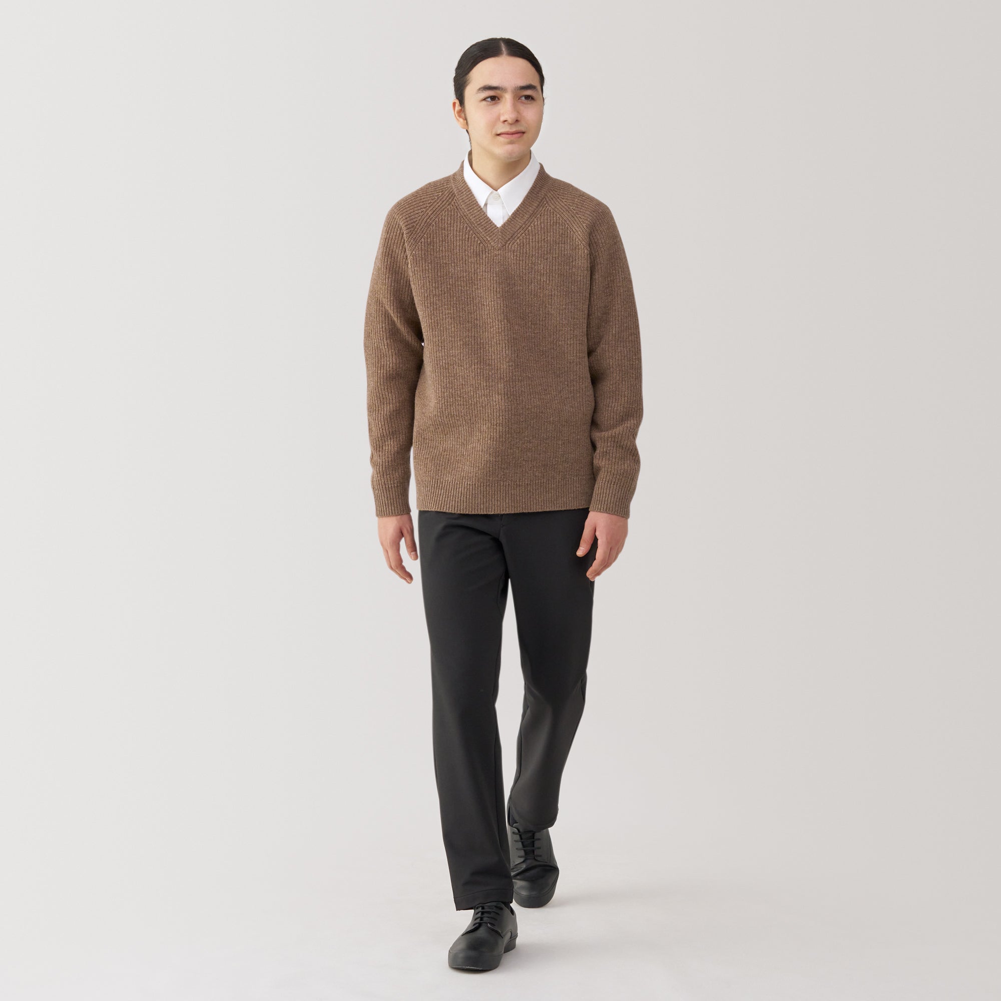 Men's Mid-Gauge V Neck Sweater
