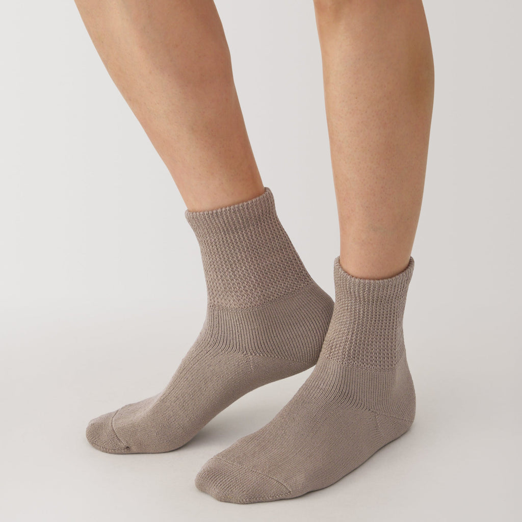 Right Angle Loose Top Pile Short Socks