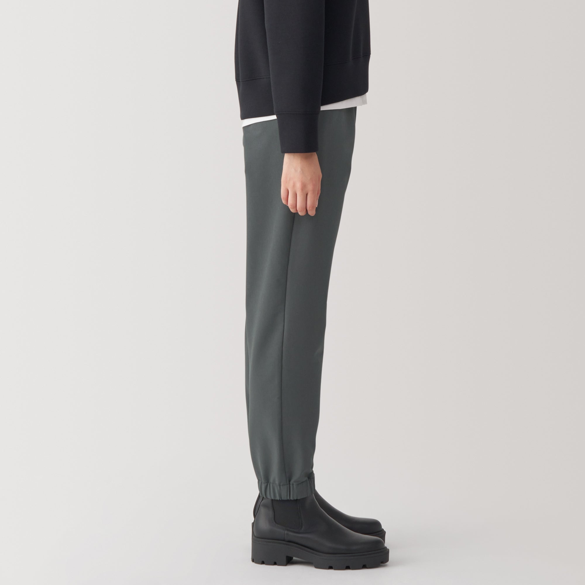 Women's Wind Repellent Stretch Easy Tapered Pants