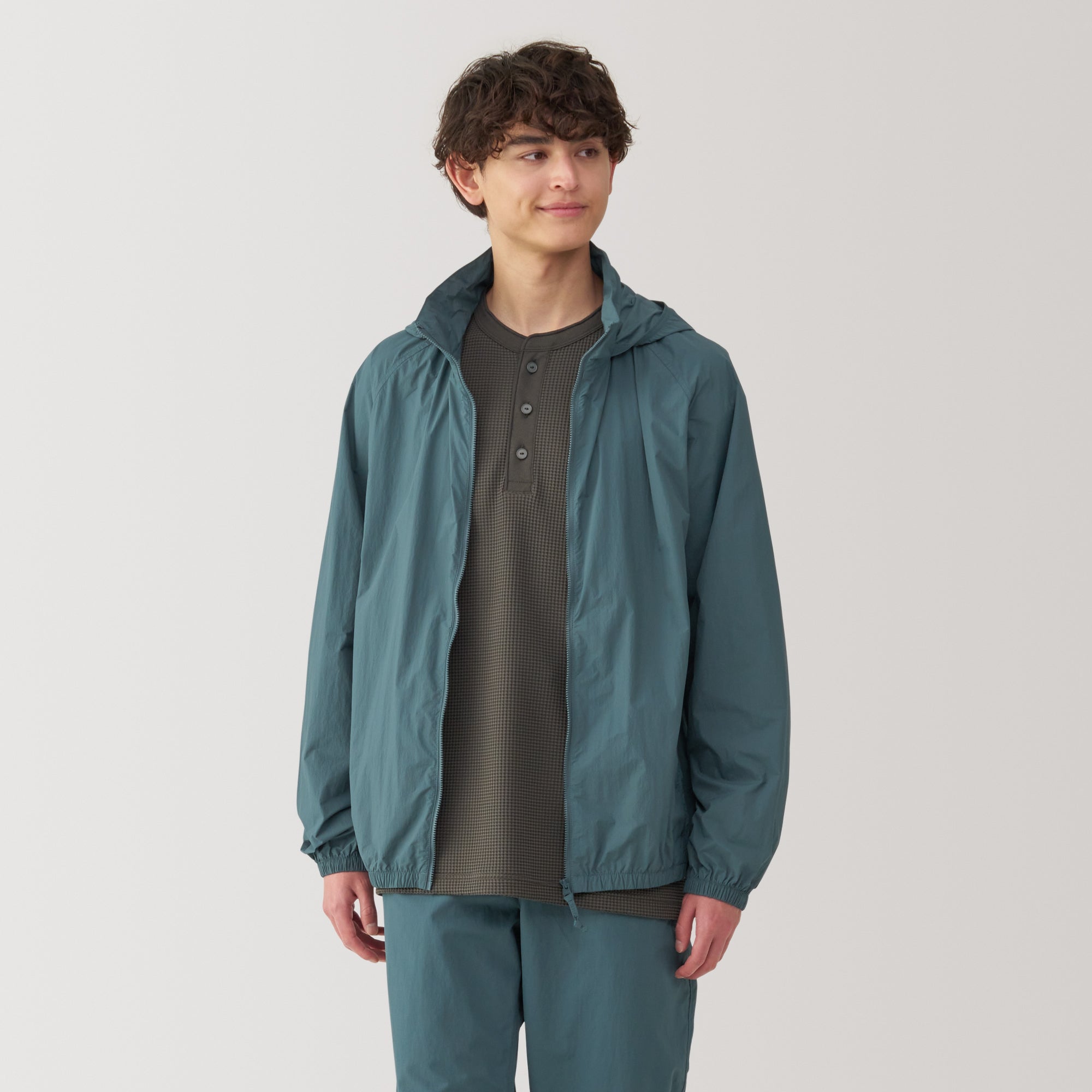 Men's Water Repellent Nylon Packable Windbreaker