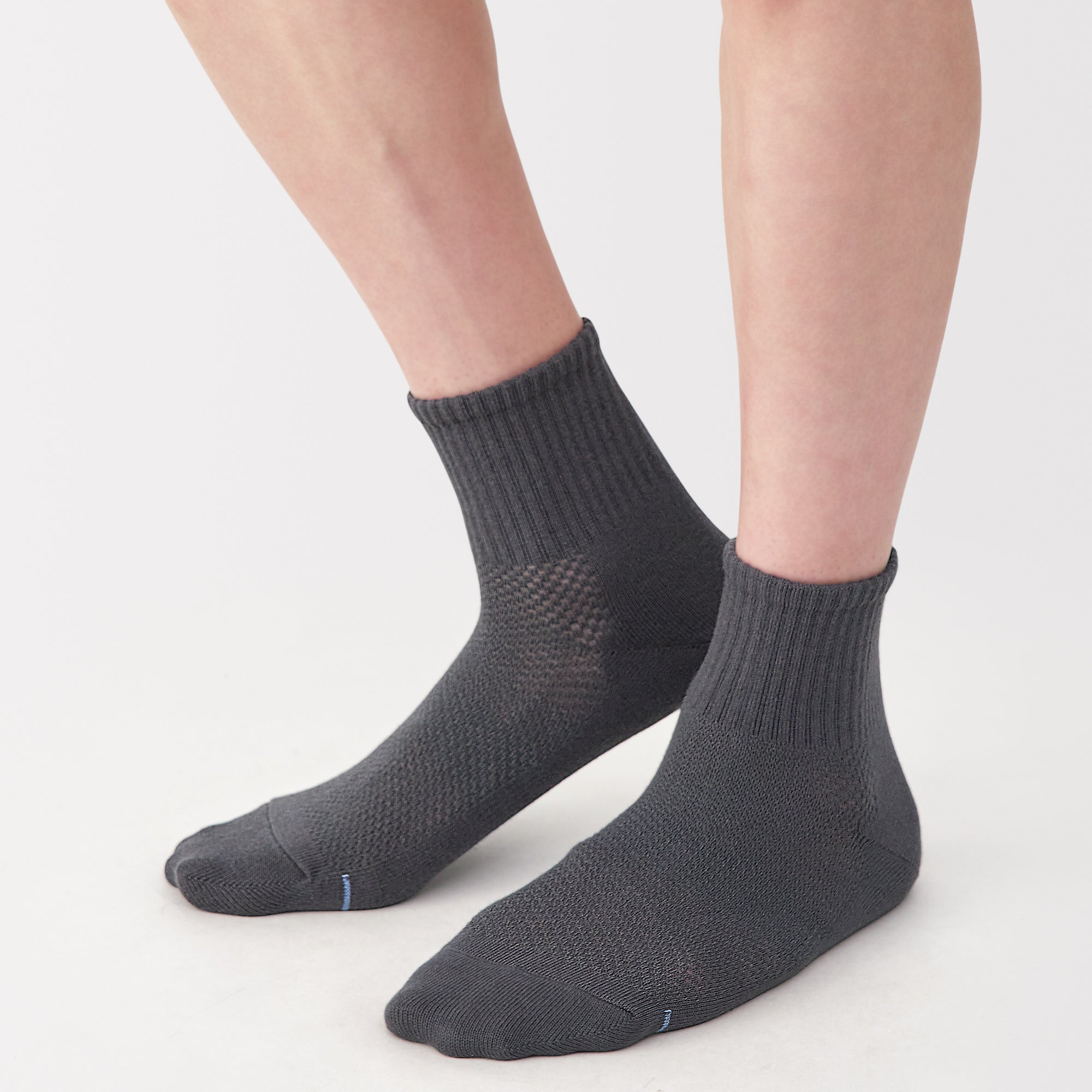 Right Angle Breathable Mesh Short Socks