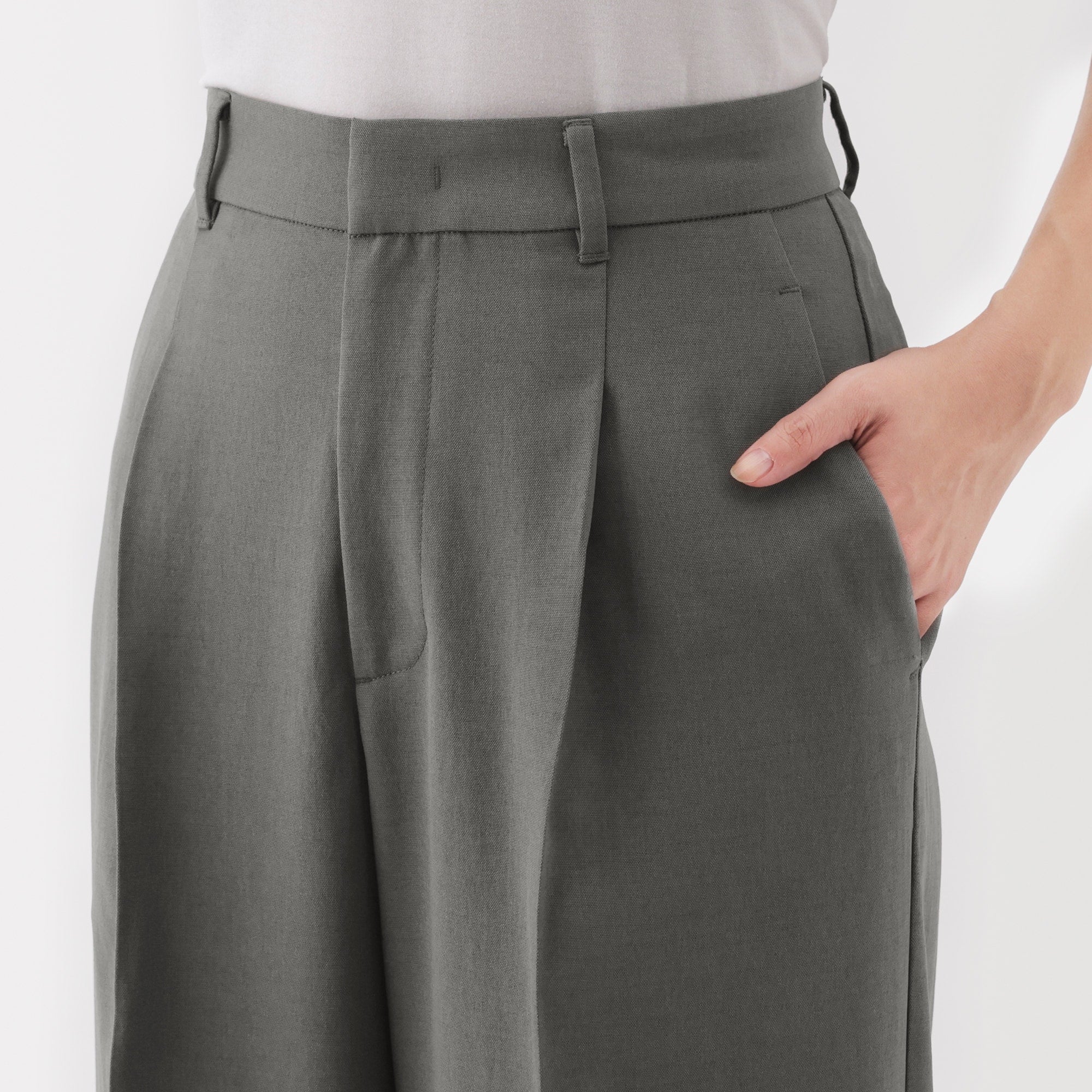 Women's Water Repellent Pleated Straight Pants
