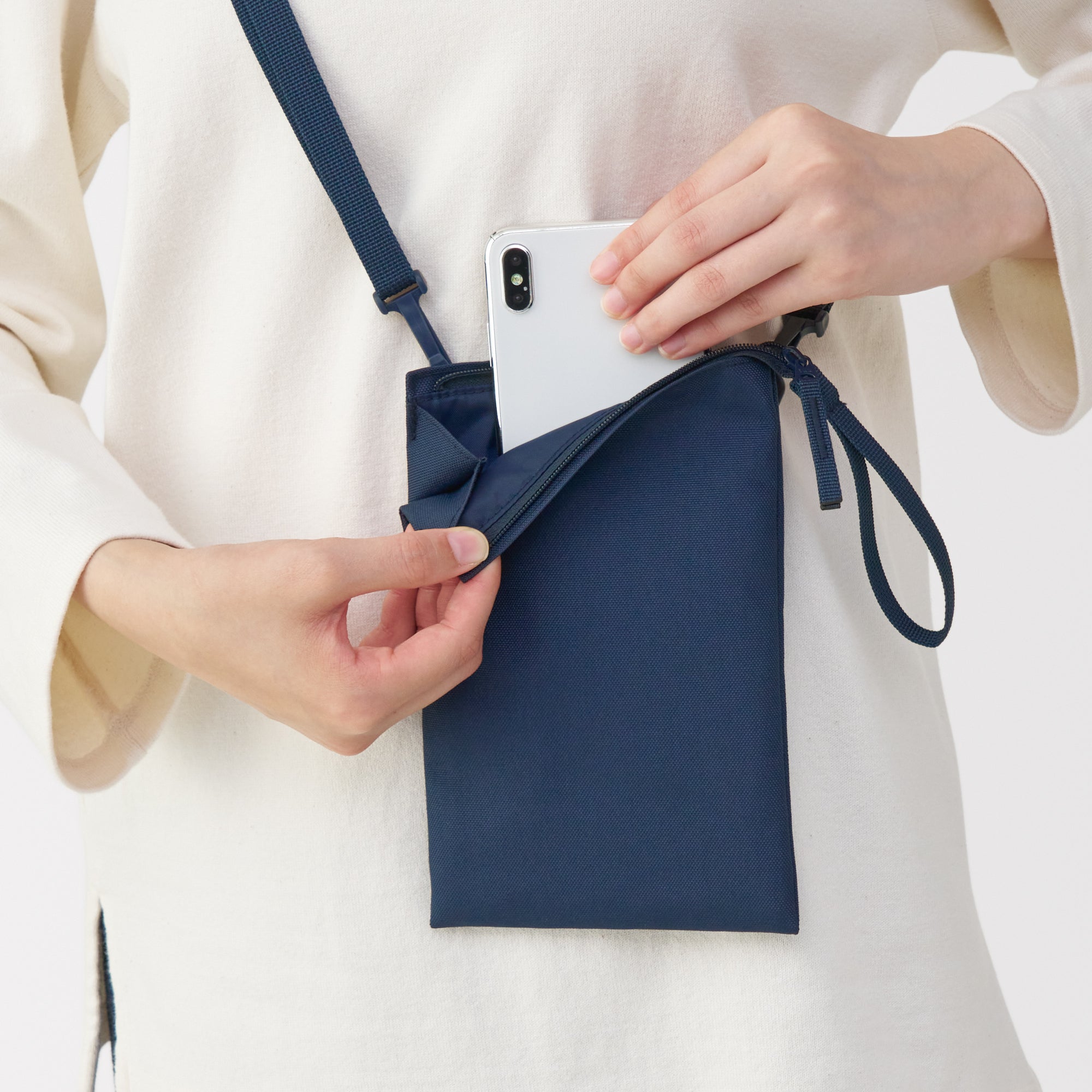 Water Repellent 2-Way Mini Sacoche