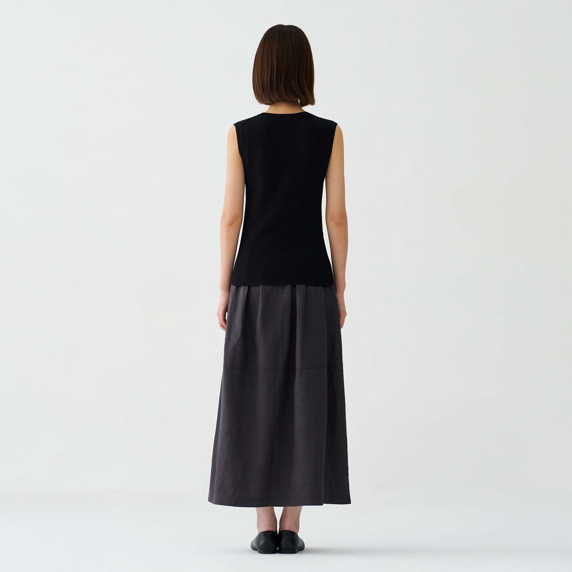 Light Knit Sleeveless Sweater