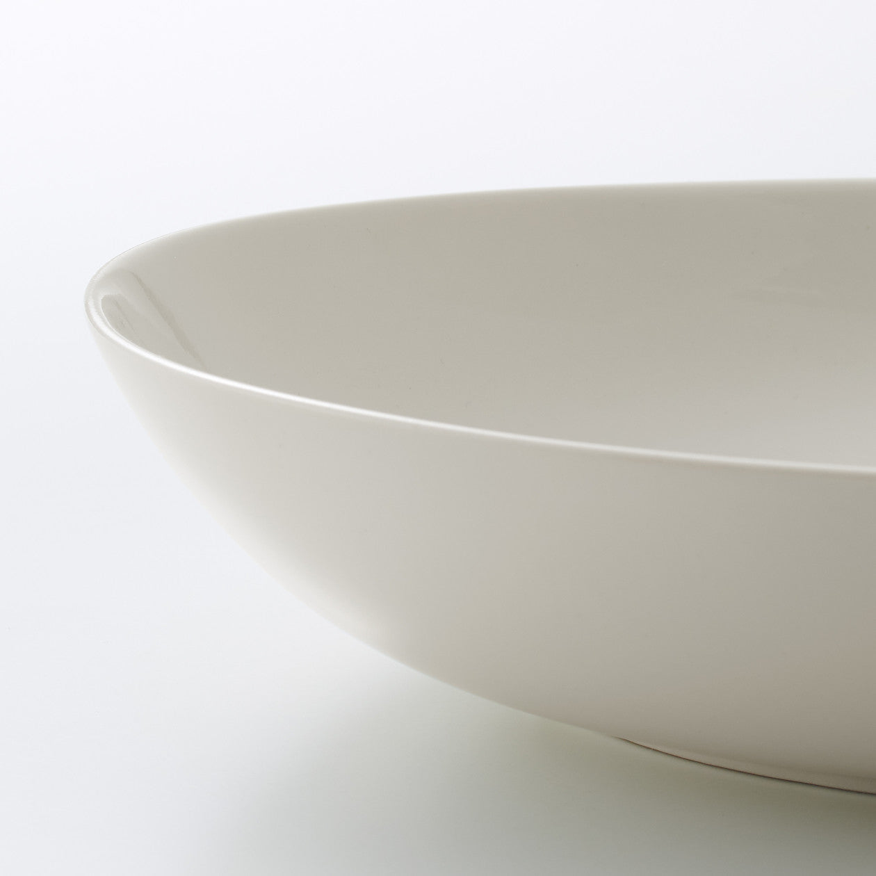 Beige Porcelain Curry and Pasta Dish